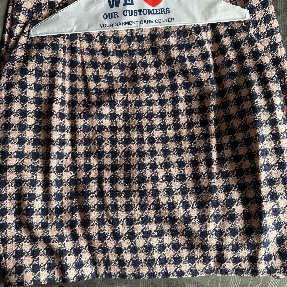 Classic 2 piece suit navy and pale pink